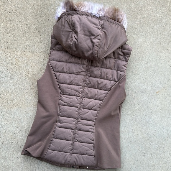 White House Black Market Puffer Vest Faux Fur Womens - Picture 7 of 10